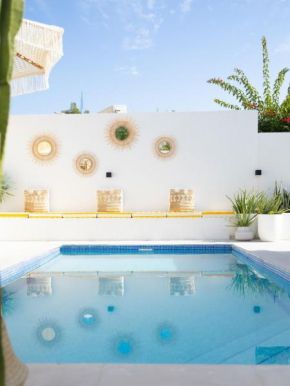 Boho Chic Retreat Only 2min to Beach with Shared Pool & Iconic Burj Khalifa View!